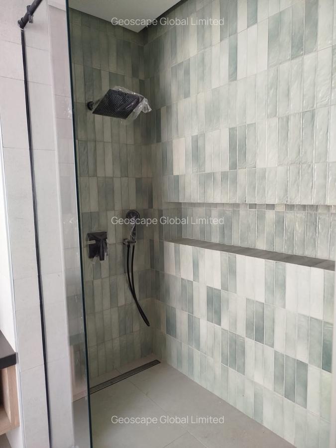 5 Bed House with En Suite in Spring Valley - 10