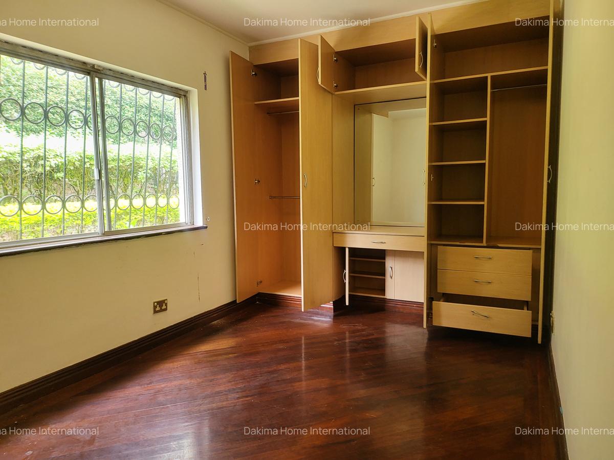 4 Bed House with En Suite in Muthaiga - 11