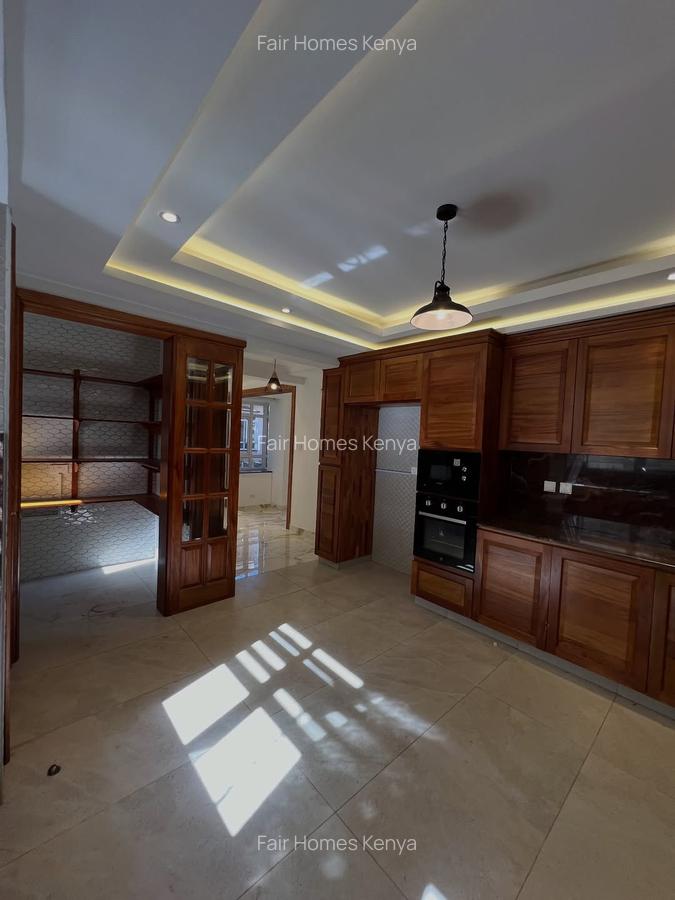 5 Bed Townhouse with En Suite at Lavington Green - 15