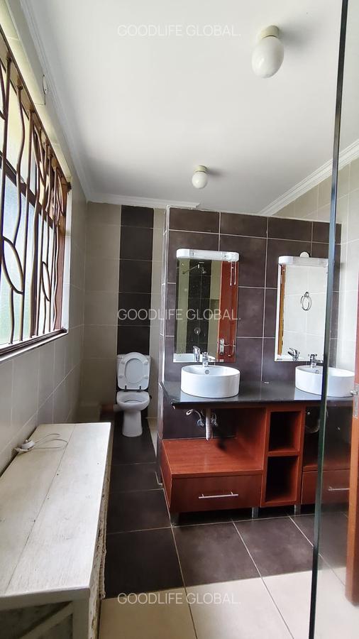 4 Bed House with En Suite at Ridgeways - 19