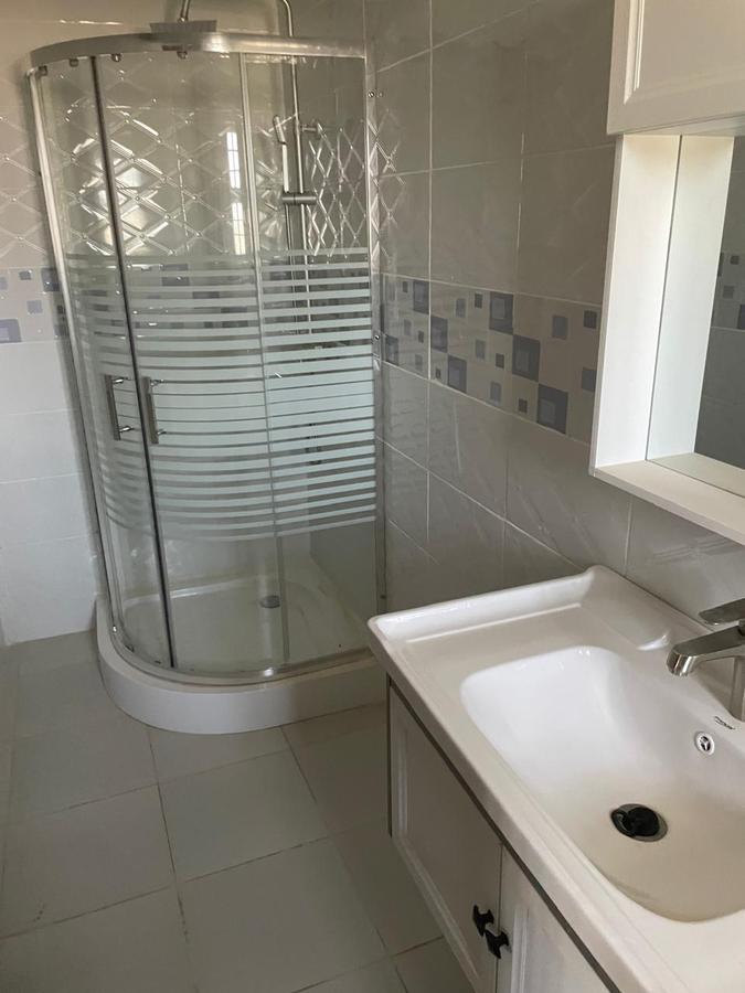 5 Bed House with En Suite in Kamakis - 3