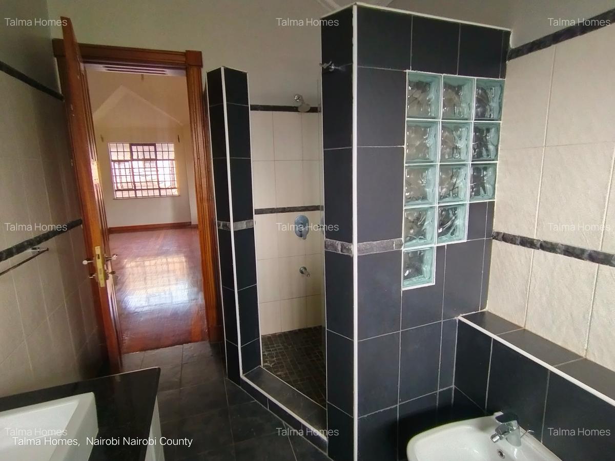 4 Bed Townhouse with En Suite at Off Peponi Road - 10