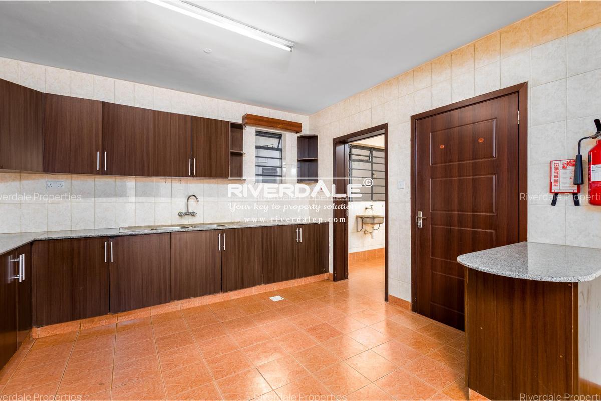 3 Bed Apartment with En Suite in Westlands Area - 2