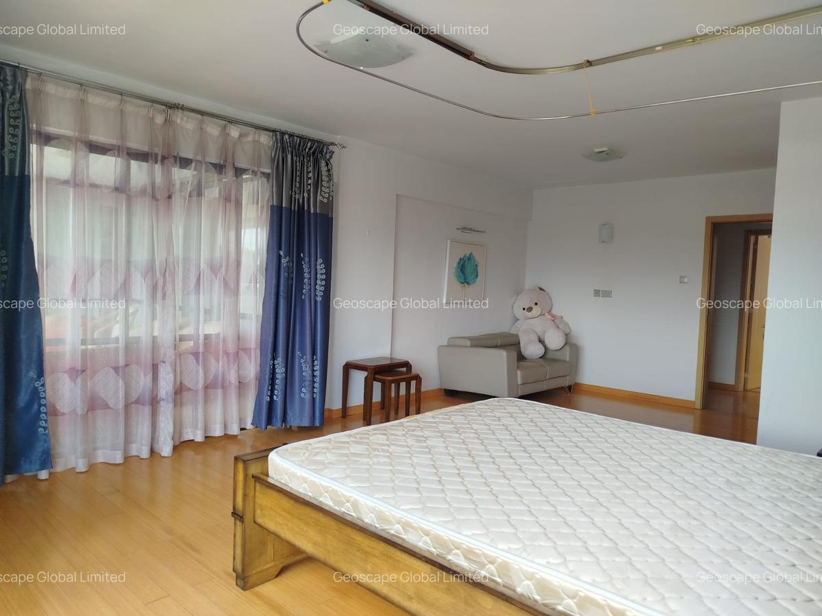 Furnished 3 Bed Apartment with En Suite in Brookside - 10