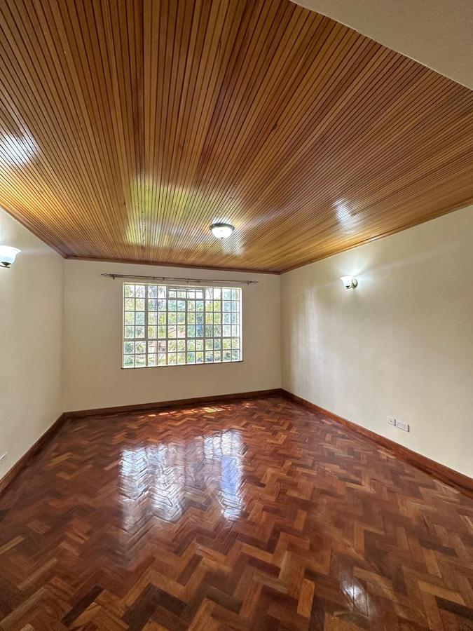 5 Bed Townhouse with En Suite in Lavington - 6