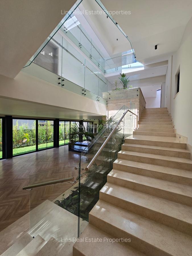 5 Bed Townhouse with En Suite in Kyuna - 9