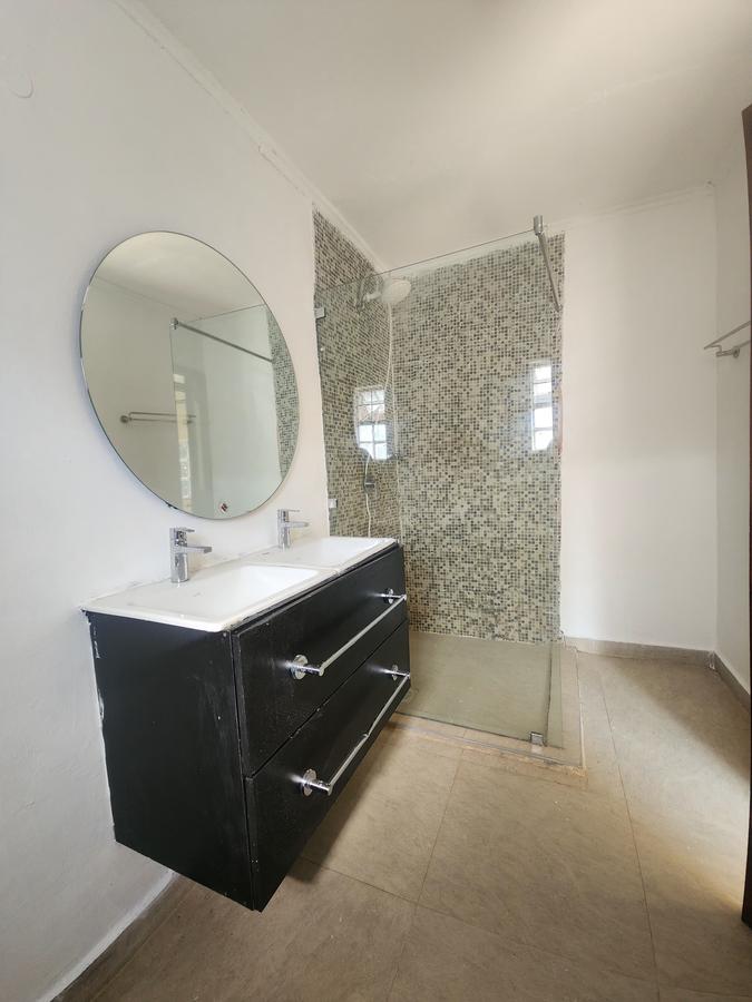 3 Bed Townhouse with En Suite in Lavington - 12