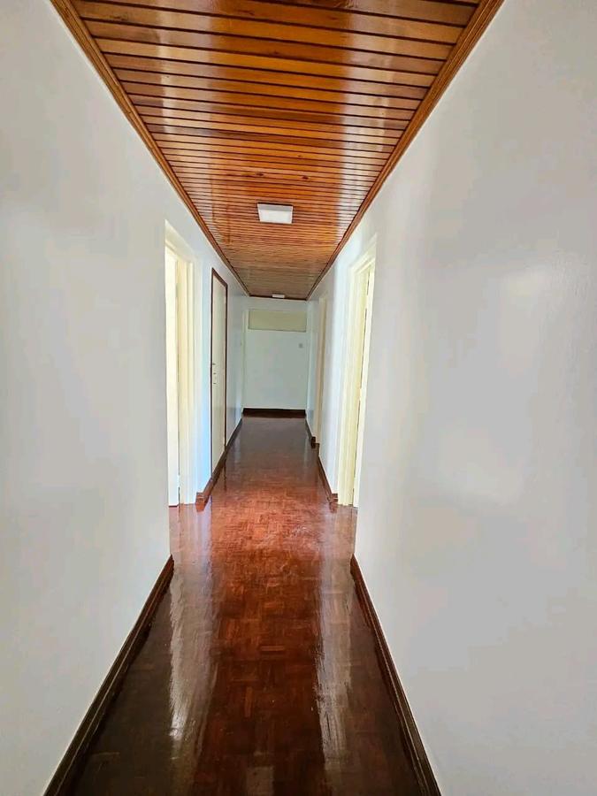 4 Bed House with En Suite in Runda - 12