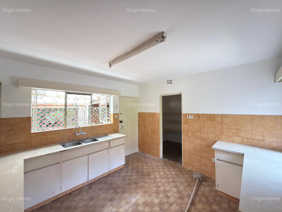 4 Bed Townhouse with En Suite in Lavington - 7