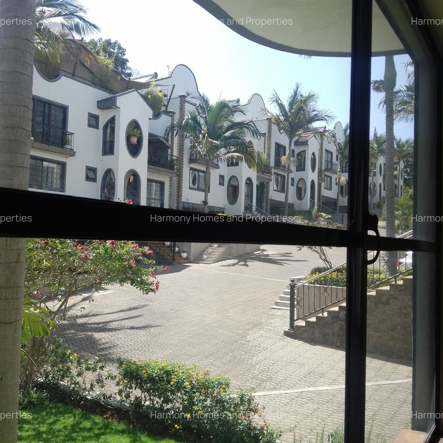 5 Bed Villa with En Suite at Brookside - 3