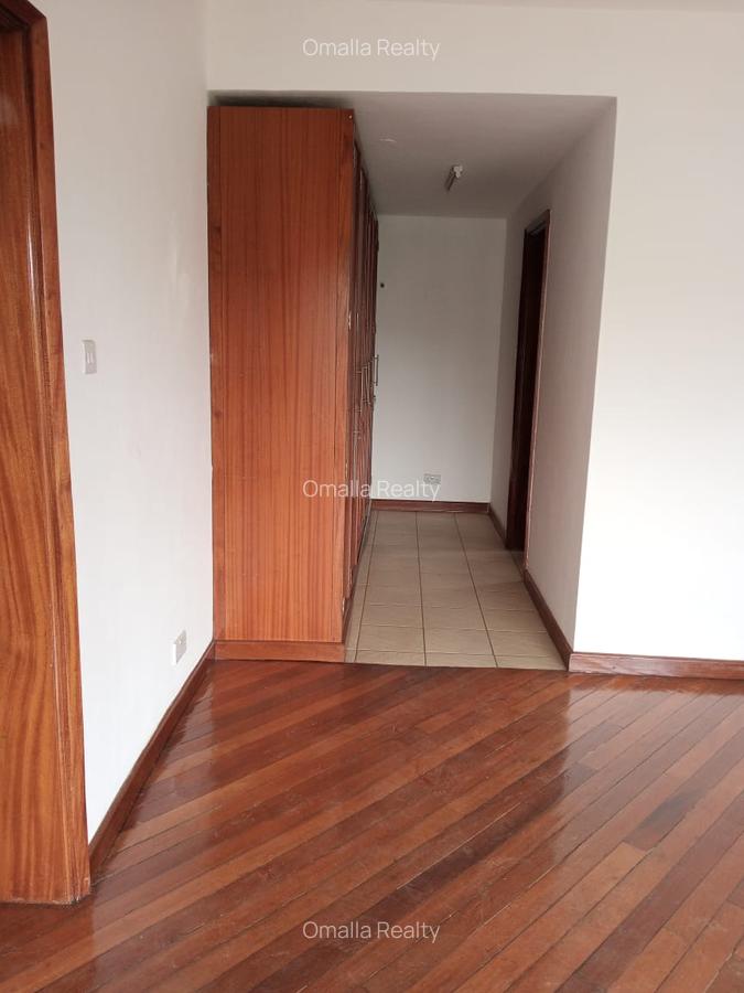 4 Bed House with En Suite in Lavington - 4