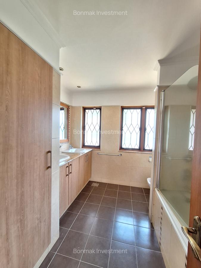 5 Bed Villa with En Suite at Un Avenue - 16