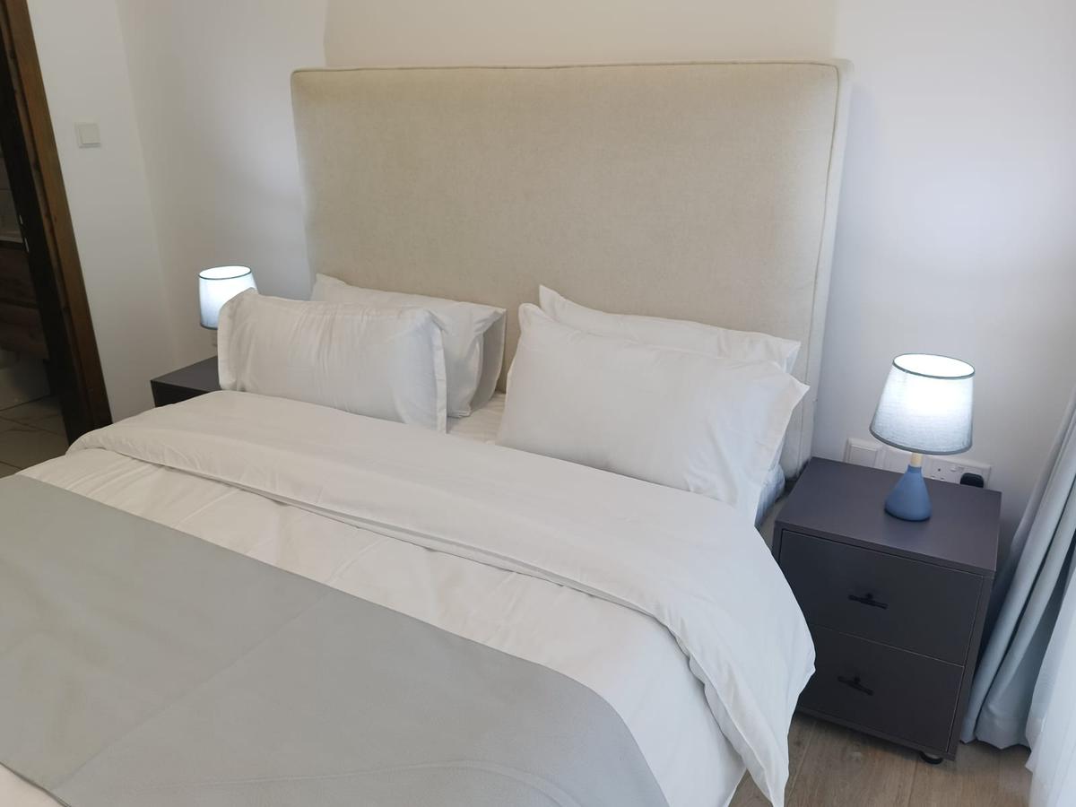 Serviced 2 Bed Apartment with En Suite at Two Rivers - 3