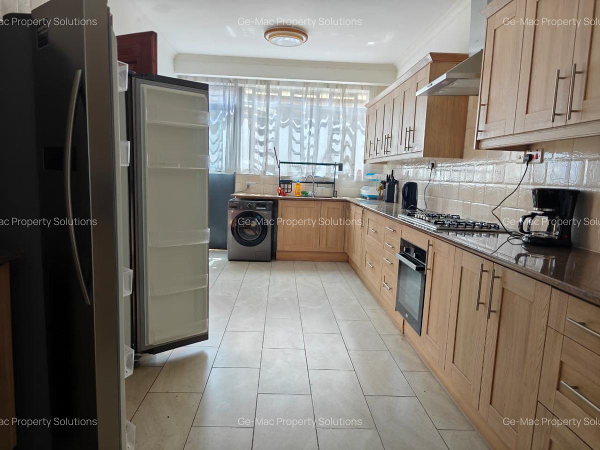 5 Bed House with En Suite in Runda - 14