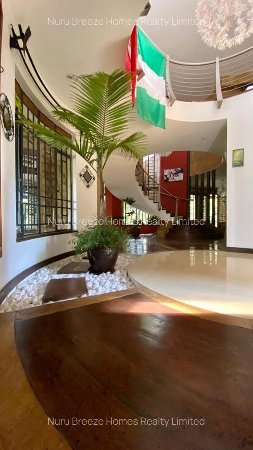 5 Bed Townhouse with En Suite in Lake View - 11