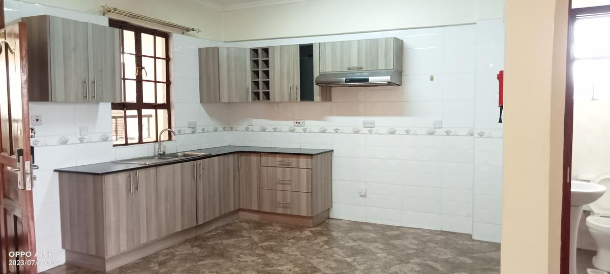 1 Bed Apartment with En Suite in Kilimani - 2