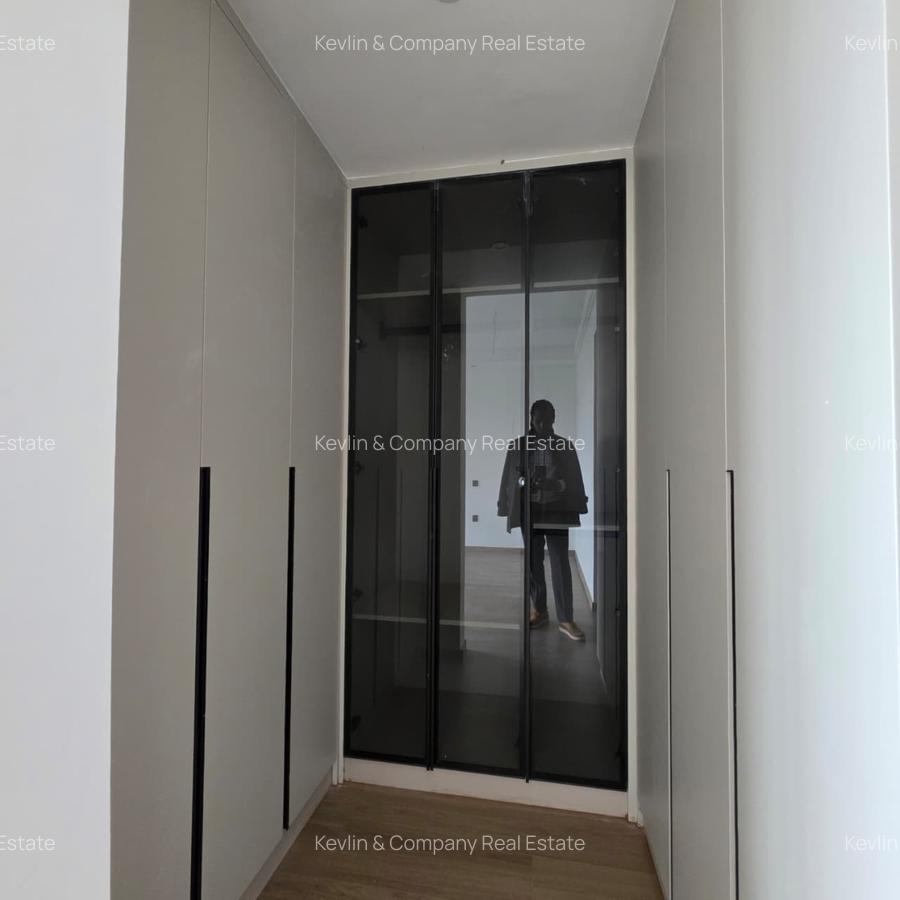 3 Bed Apartment with En Suite in Riverside - 17