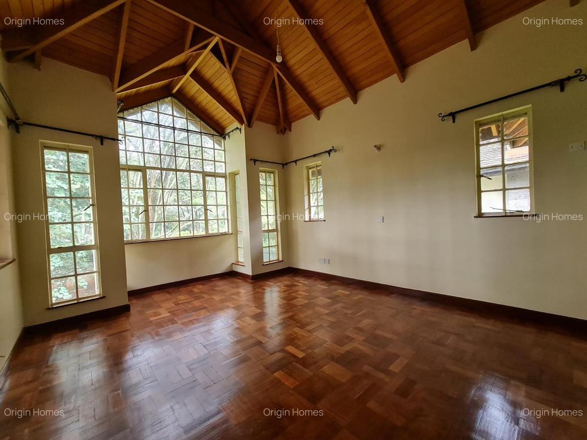 5 Bed House with En Suite at Rosslyn - 20