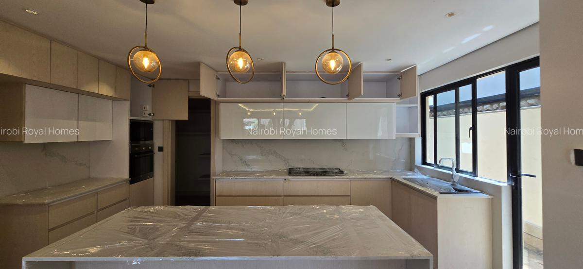 7 Bed Townhouse with En Suite at Lavington Convent Drive - 18