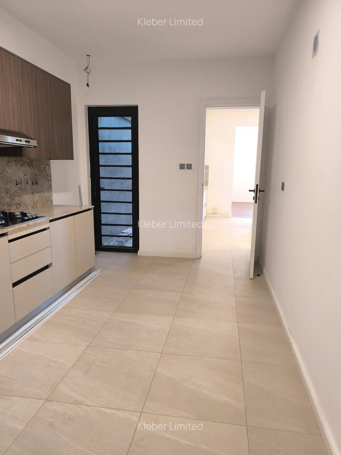 5 Bed Villa with En Suite at Lavington - 11