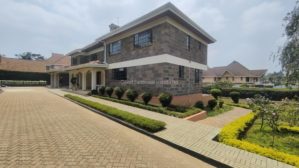 5 Bed House with En Suite in Runda - 1