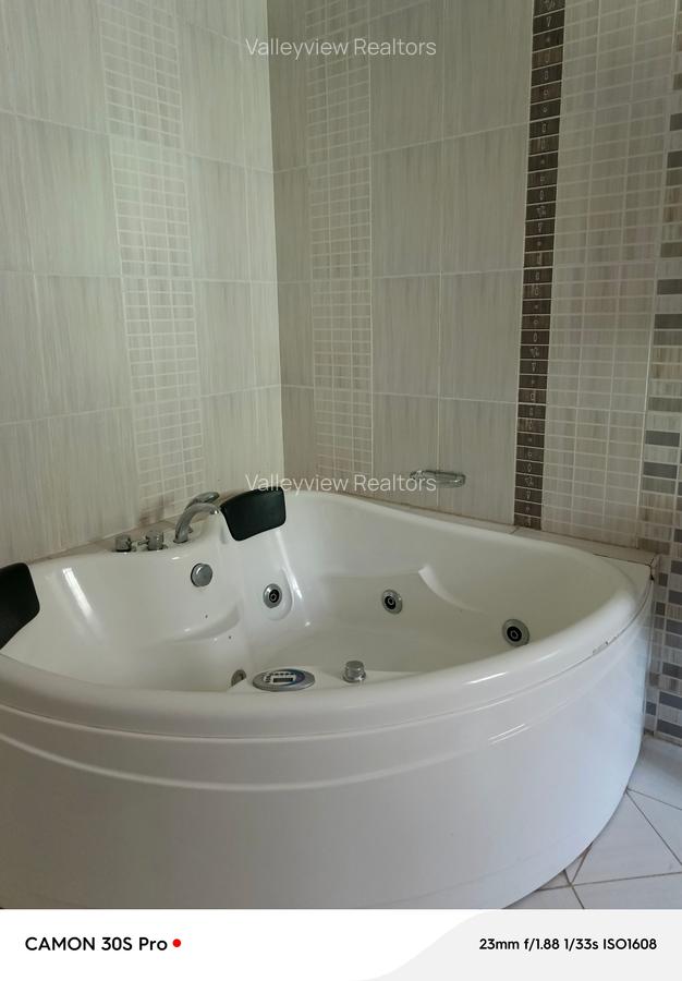 5 Bed Townhouse with En Suite at Lavington - 7