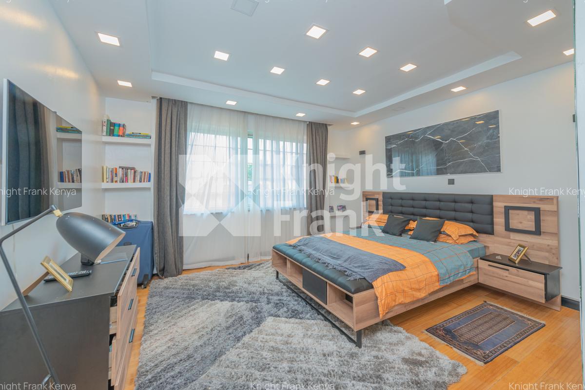 7 Bed House with En Suite at Un Crescent - 12