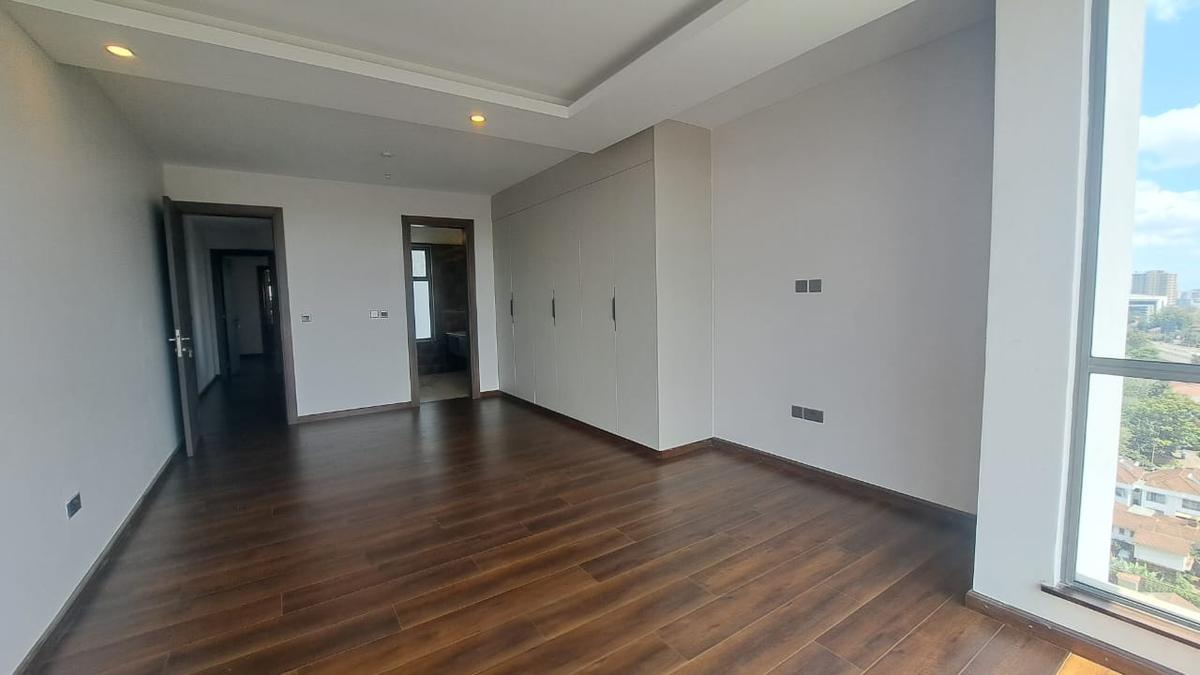 3 Bed Apartment with En Suite at Brookside Grove - 12