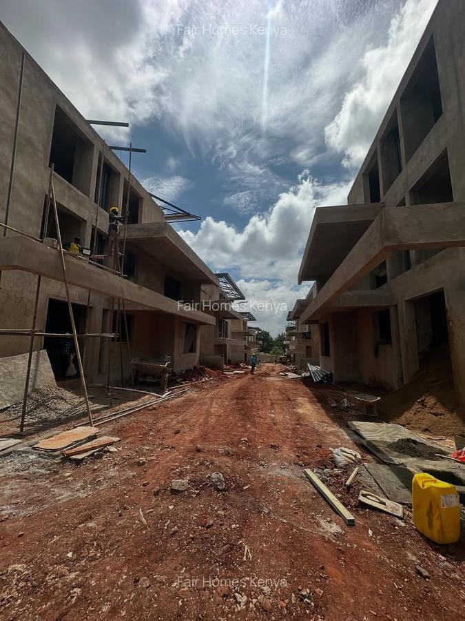 5 Bed Townhouse with En Suite at Lavington Green - 3