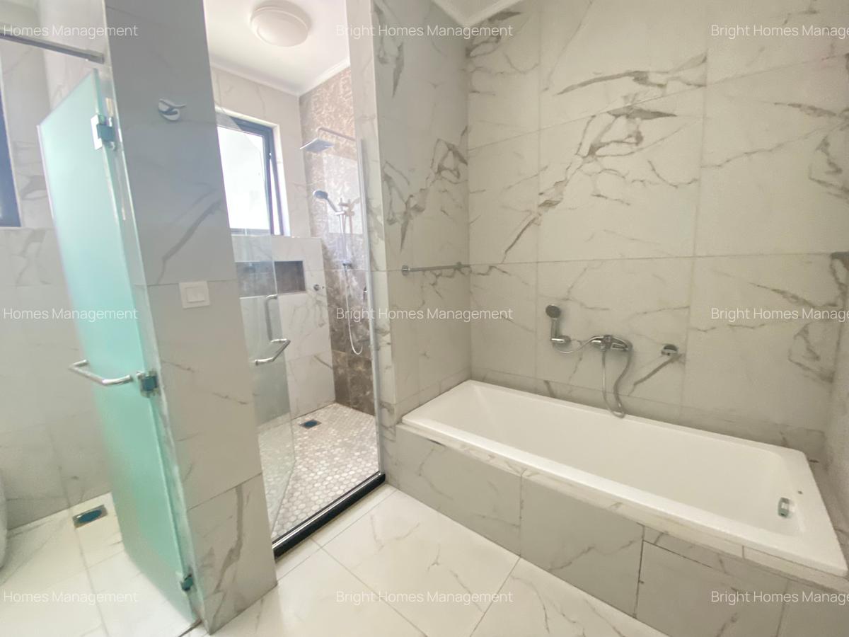 5 Bed Townhouse with En Suite in Lavington - 12