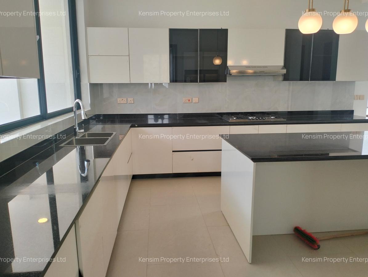 5 Bed Townhouse with En Suite in Nyari - 4