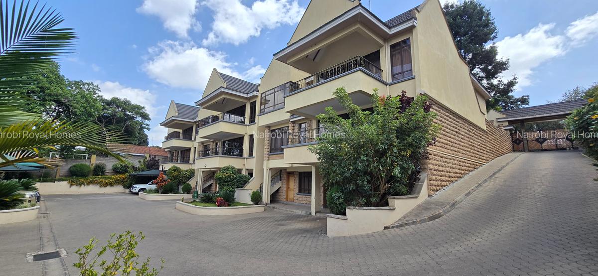 5 Bed Townhouse with En Suite at Lavington Green - 4