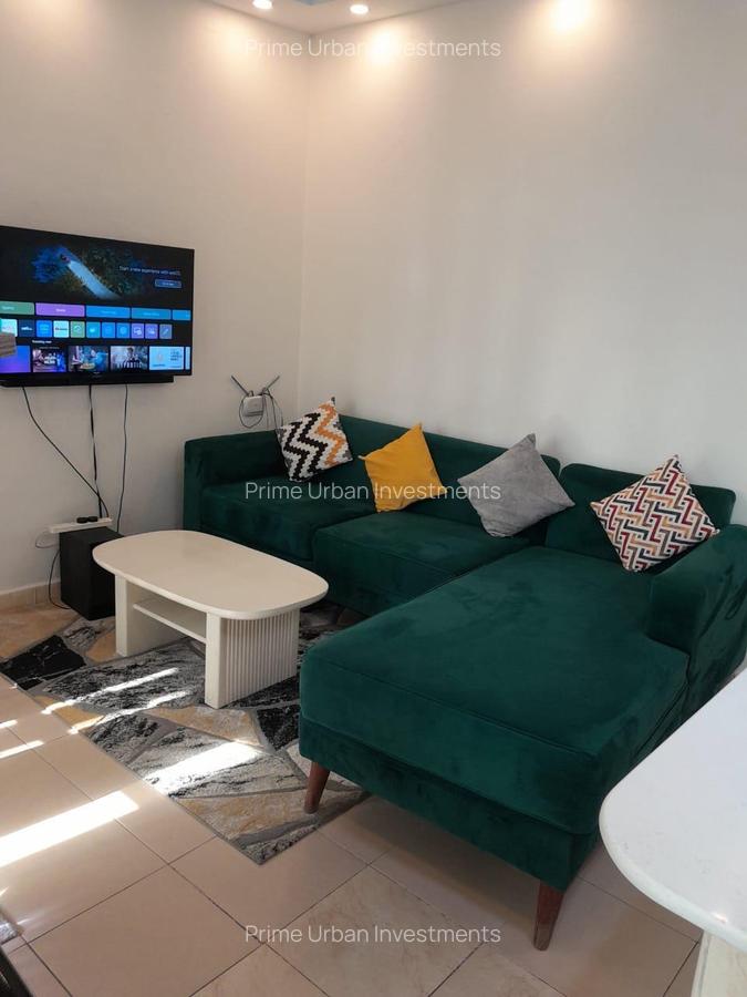 Serviced 1 Bed Apartment with En Suite at Sunset Paradise - 2