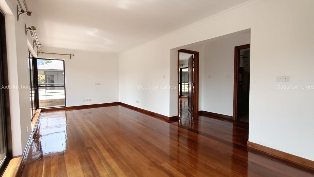 4 Bed Villa with En Suite at Lavington - 16