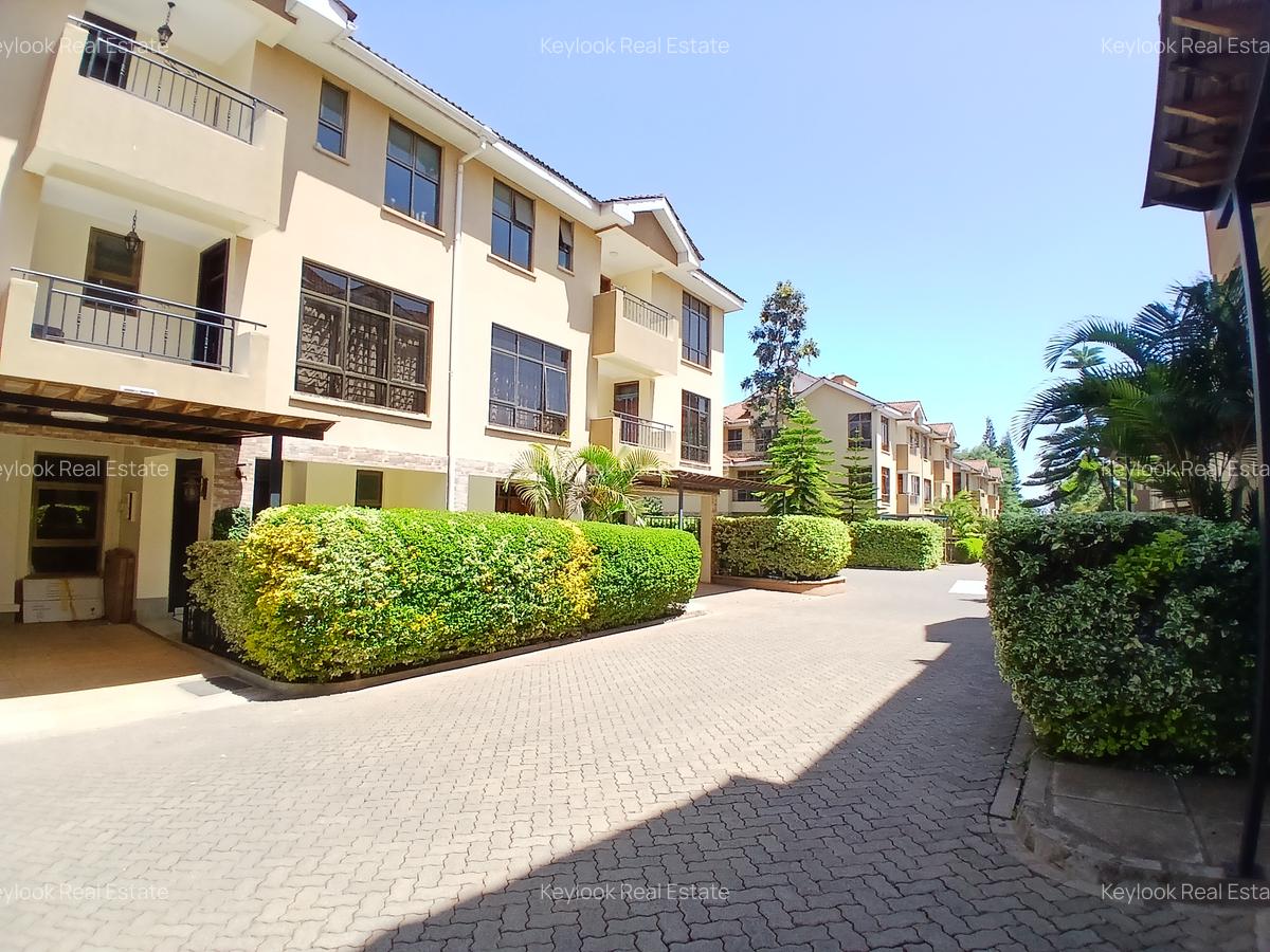 5 Bed Townhouse with En Suite at Lavington Green - 1