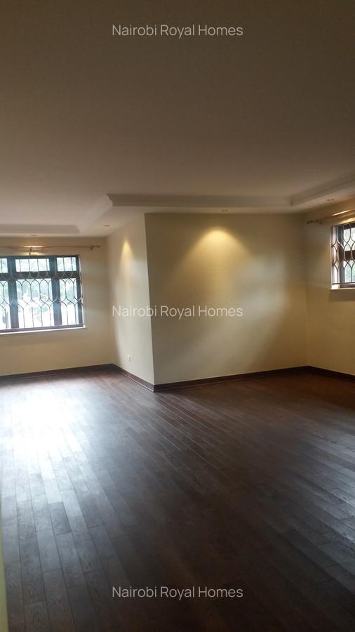 5 Bed House with En Suite at Flem Tree - 11