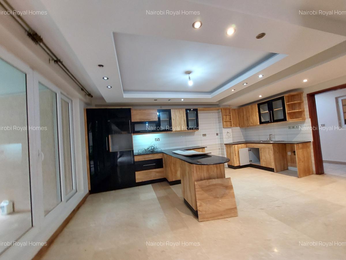 5 Bed Townhouse with En Suite at Lavington Road - 6