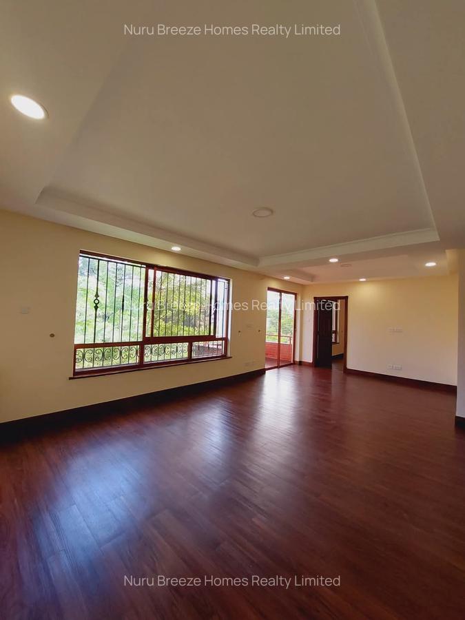 5 Bed Townhouse with En Suite in Spring Valley - 17