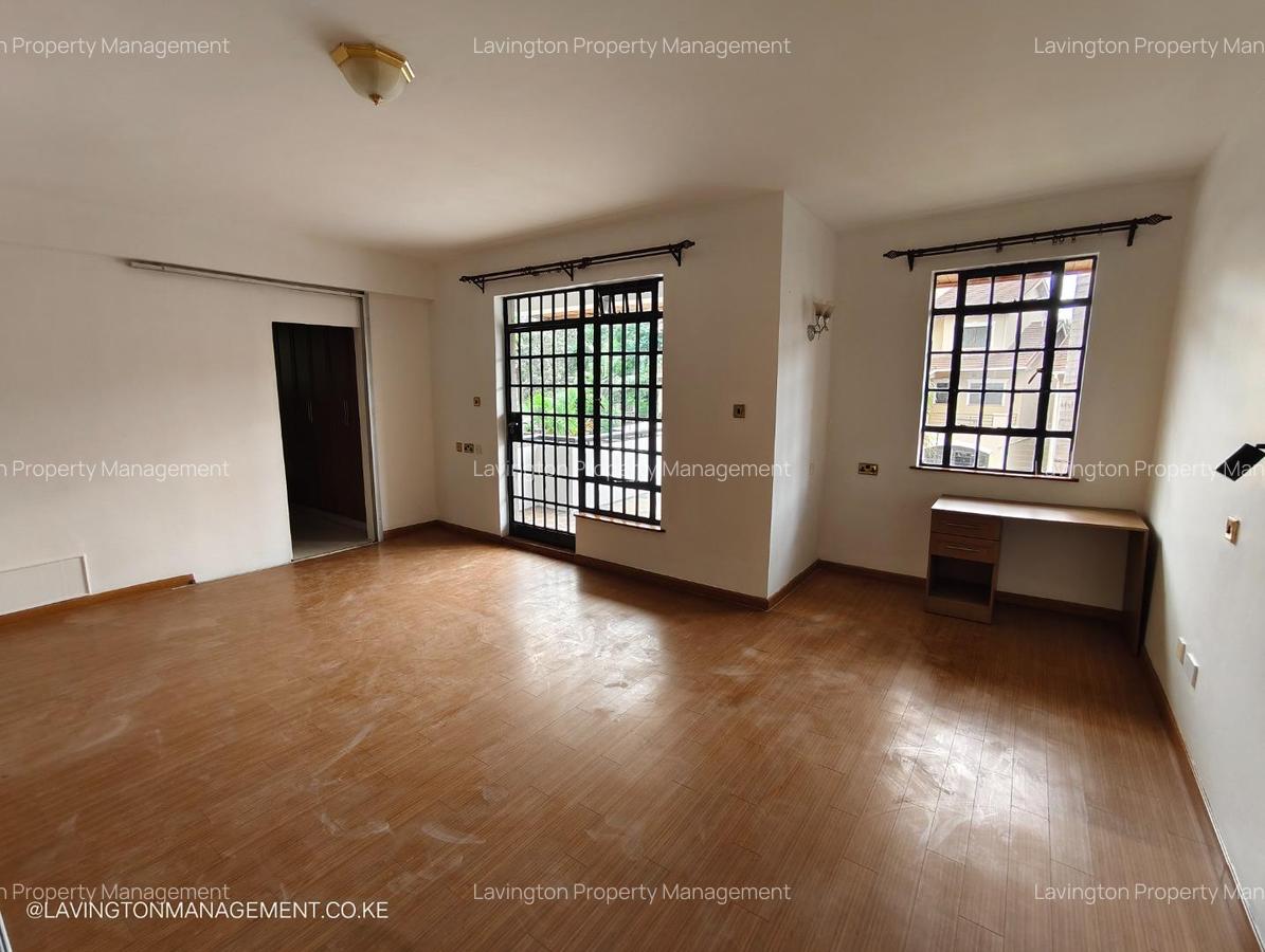 5 Bed Townhouse with En Suite at Lavington - 10