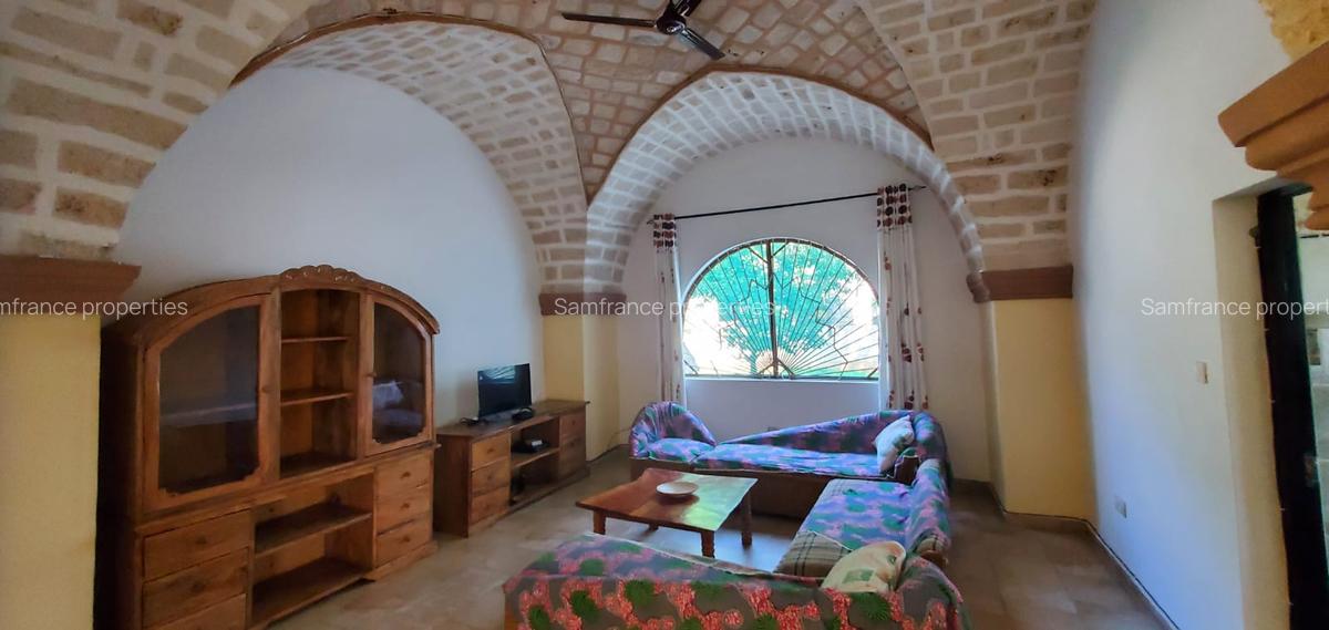 6 Bed Townhouse with En Suite at Kilifi Bofa - 9