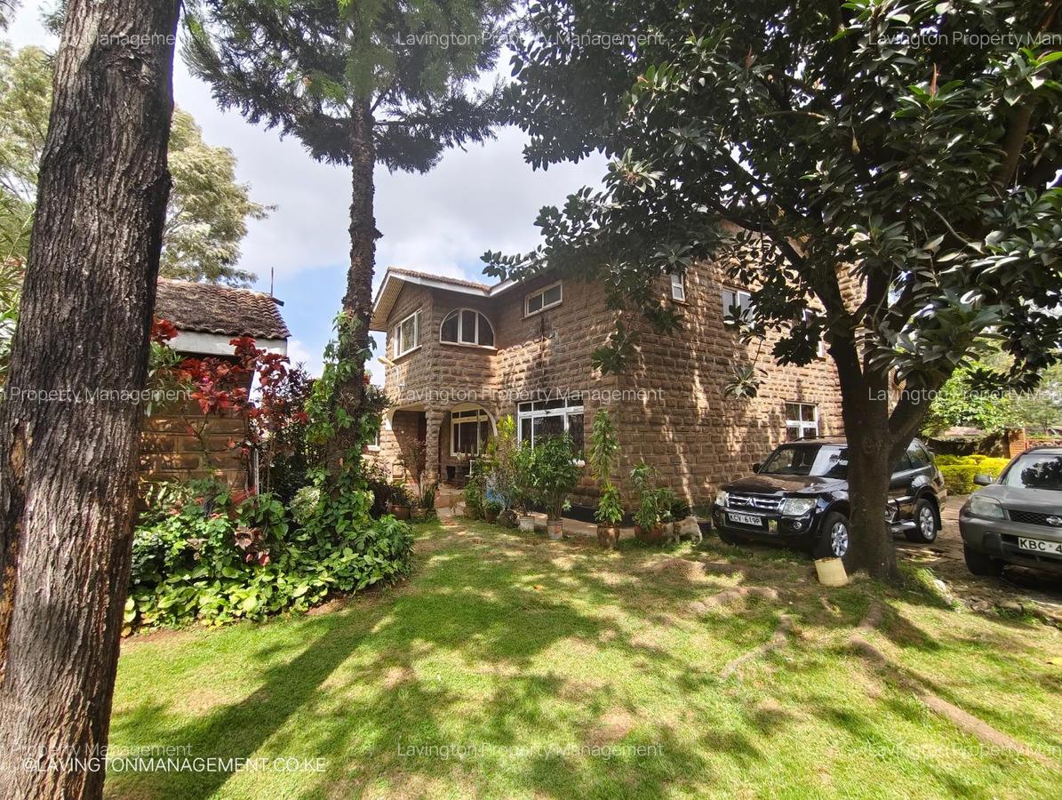 5 Bed House with En Suite at Lavington Green - 3