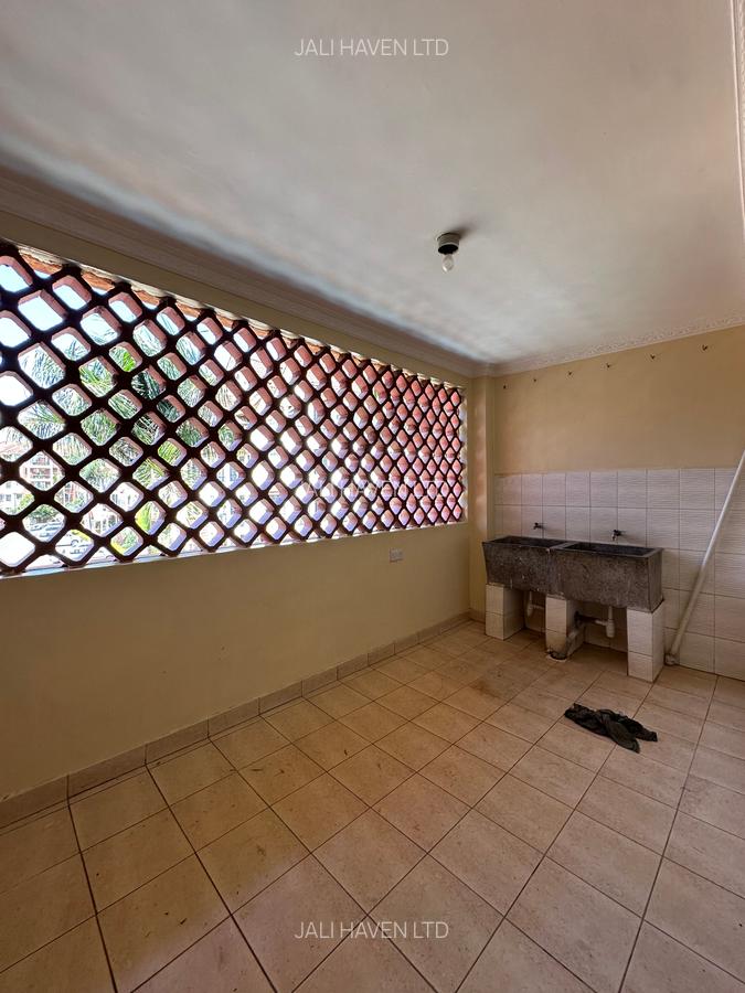 3 Bed Apartment with En Suite in Lavington - 15