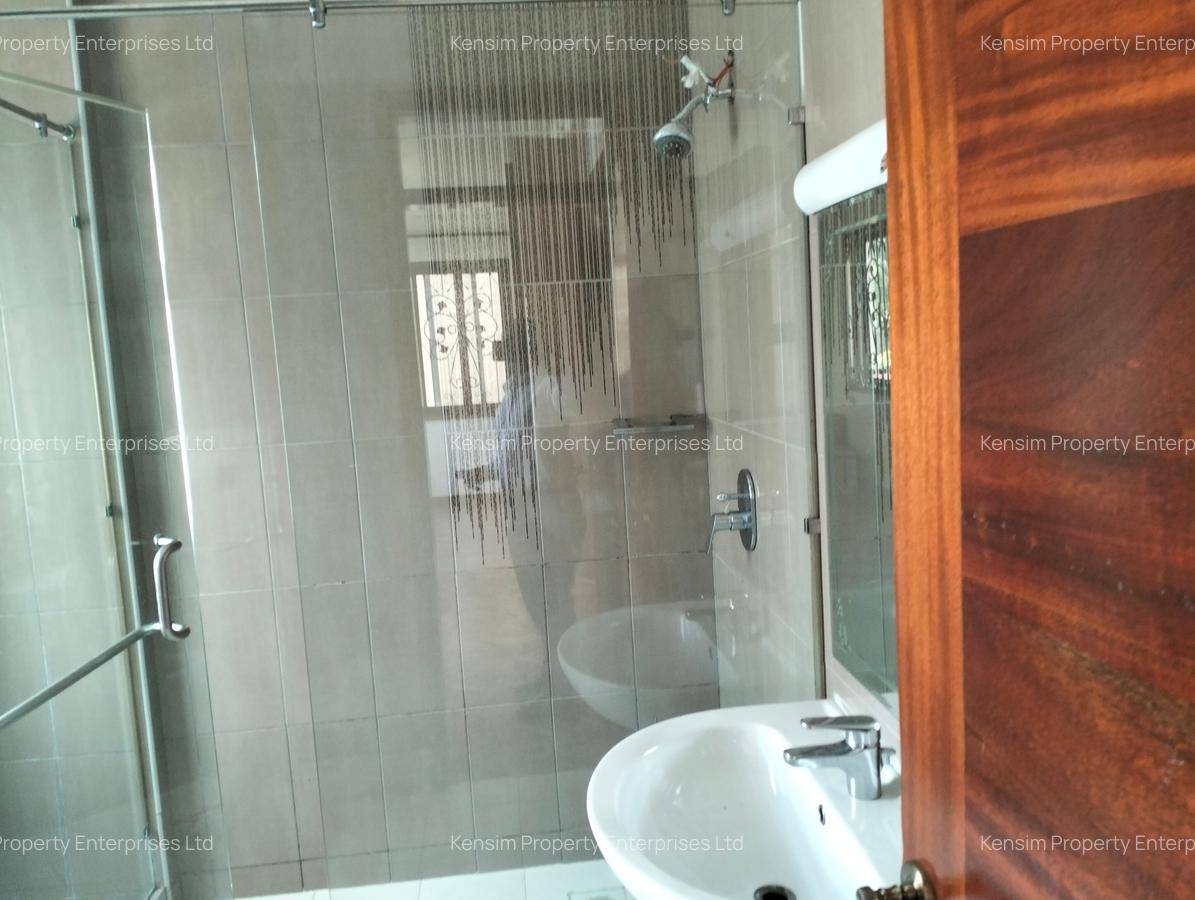 5 Bed Townhouse with En Suite in Lavington - 4