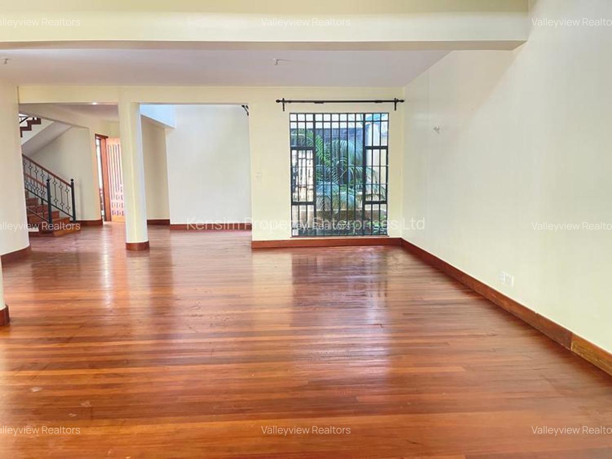 5 Bed Townhouse with En Suite at Lavington - 7