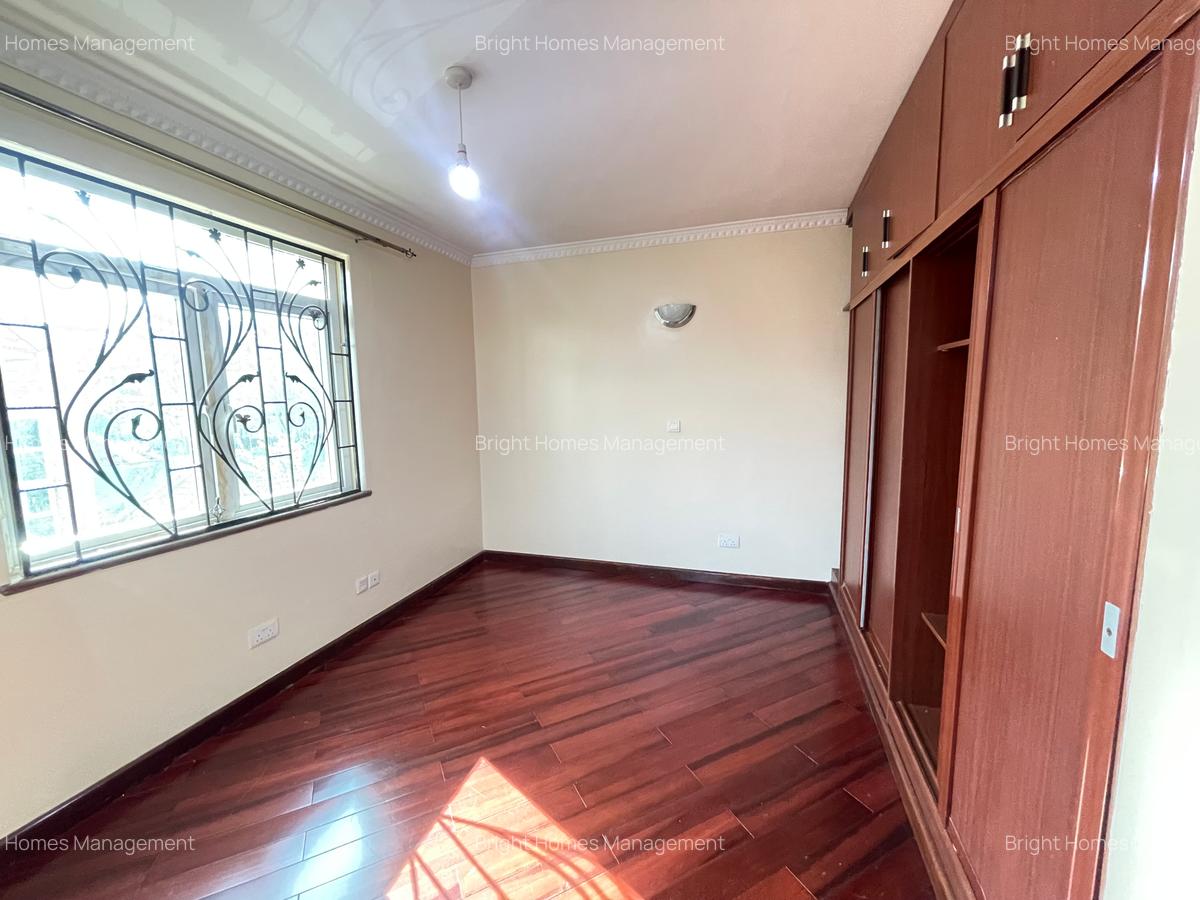 5 Bed Townhouse with En Suite in Lavington - 12