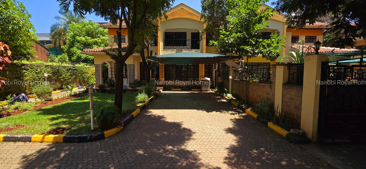 4 Bed Townhouse with En Suite at Lavington Road Garden - 6