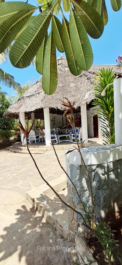 Serviced 2 Bed Apartment with Swimming Pool at Beach Road - 11