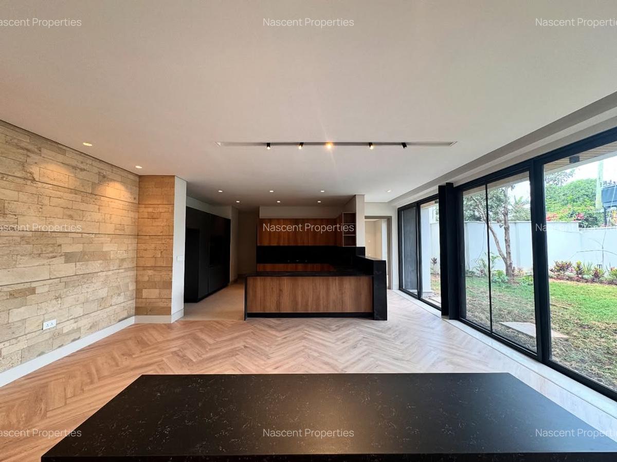 5 Bed House with En Suite in Kyuna - 5