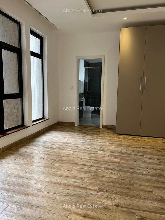 3 Bed Apartment with En Suite in Riverside - 2