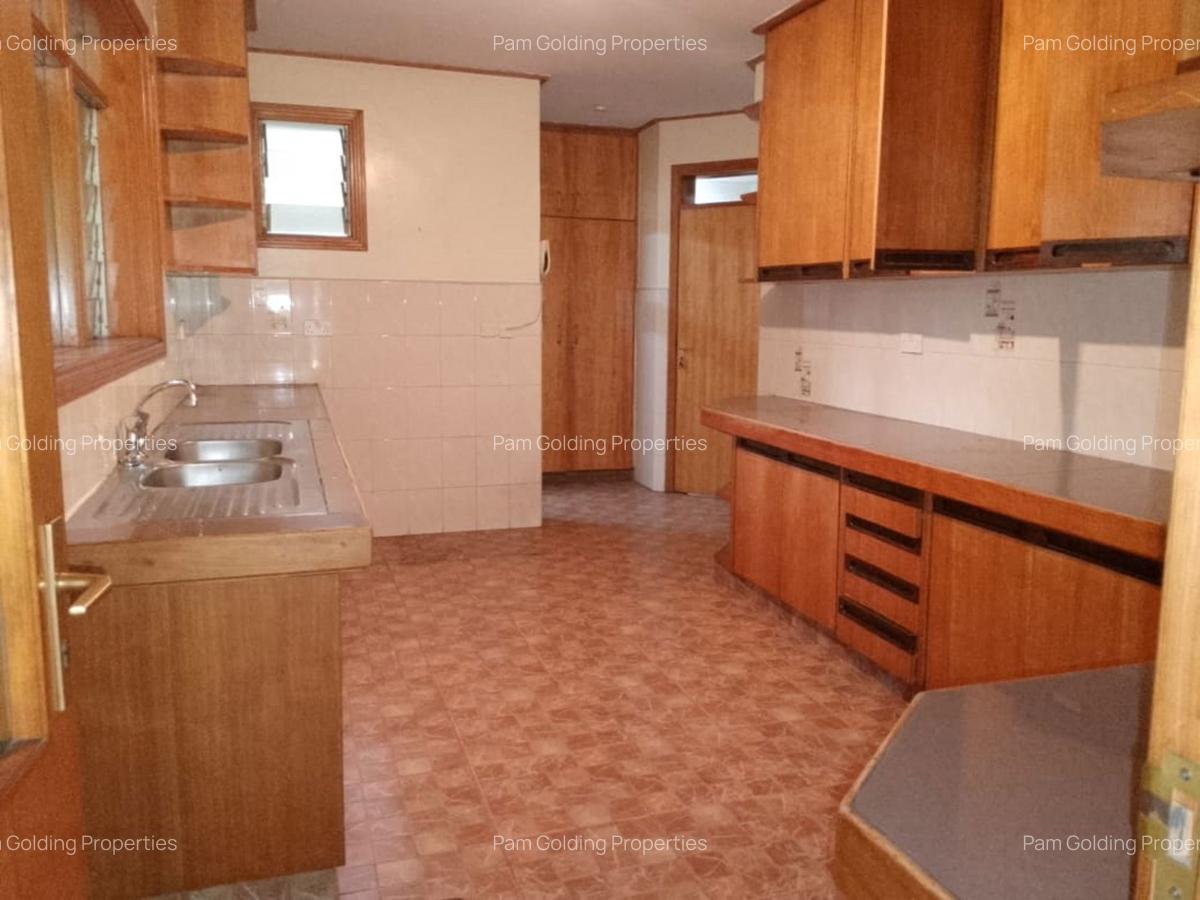 4 Bed Apartment with En Suite in Kilimani - 8
